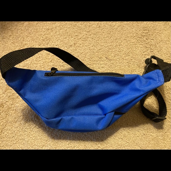 Magic Kingdom Walt Disney World fanny pack - Picture 5 of 7